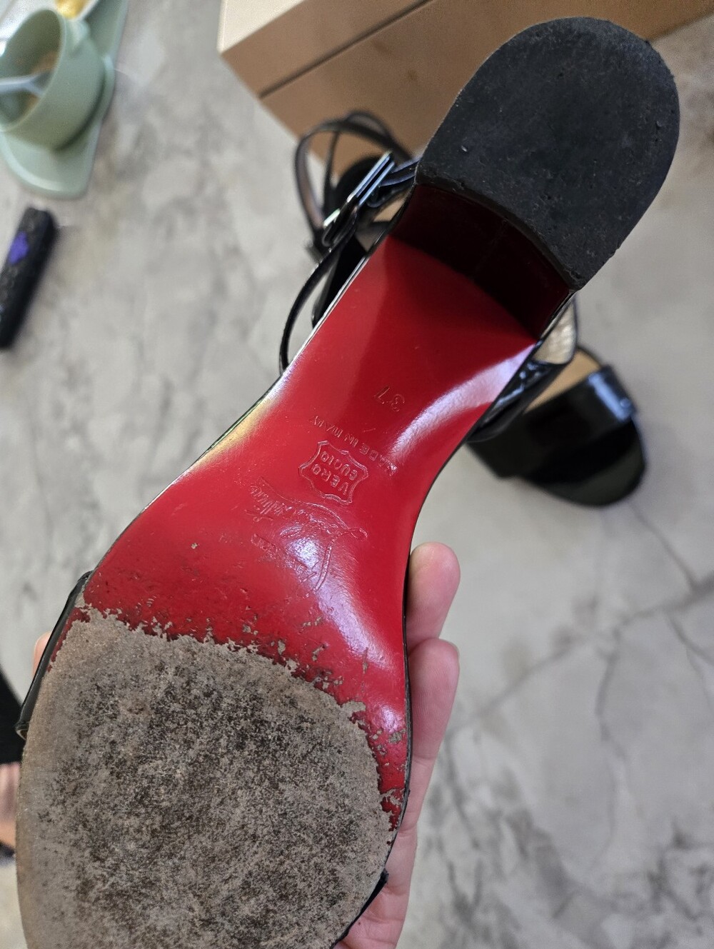 { Christian Louboutin } Jordi Heel - Picture 5 of 14